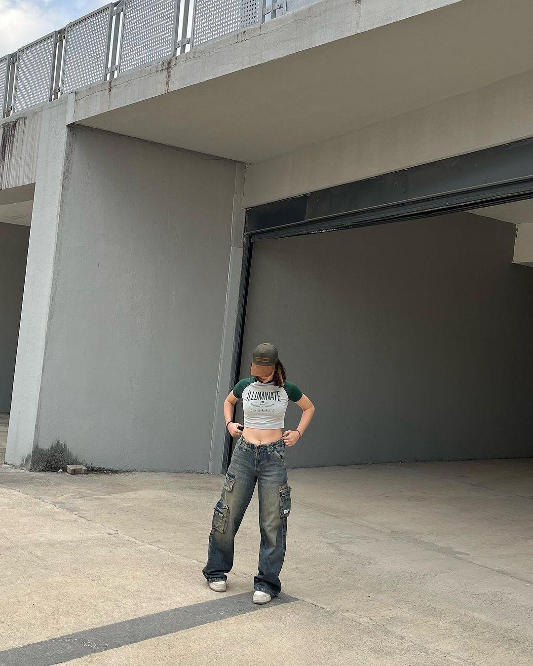 High Waist Wide Leg Cargo Pocket Jeans
