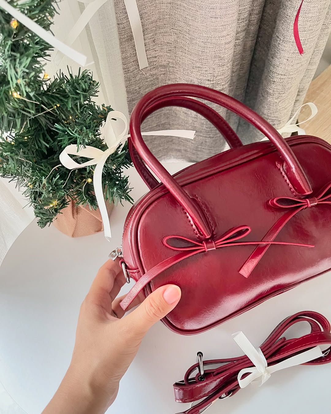 Small High Quality Handbag In Burgundy