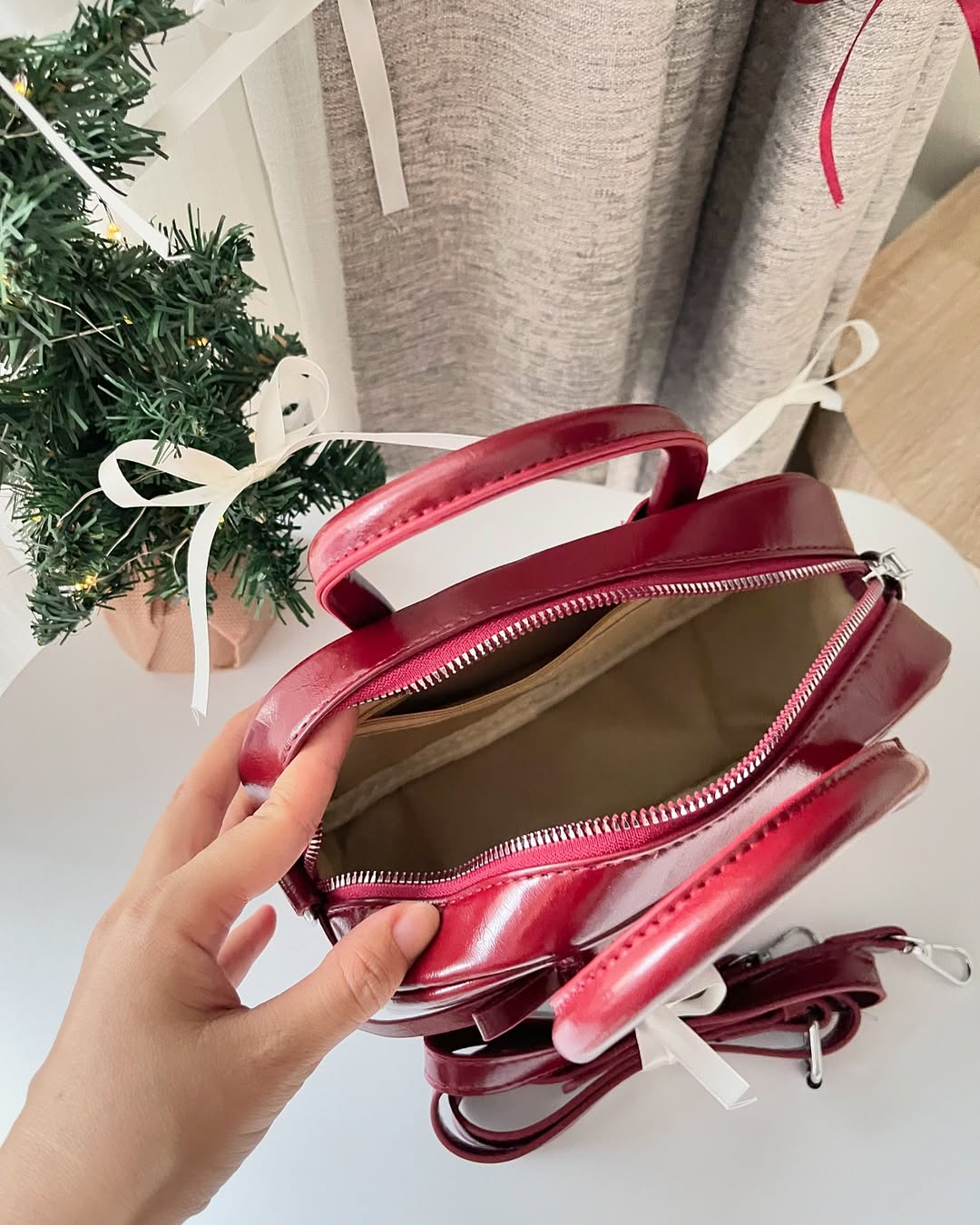 Small High Quality Handbag In Burgundy
