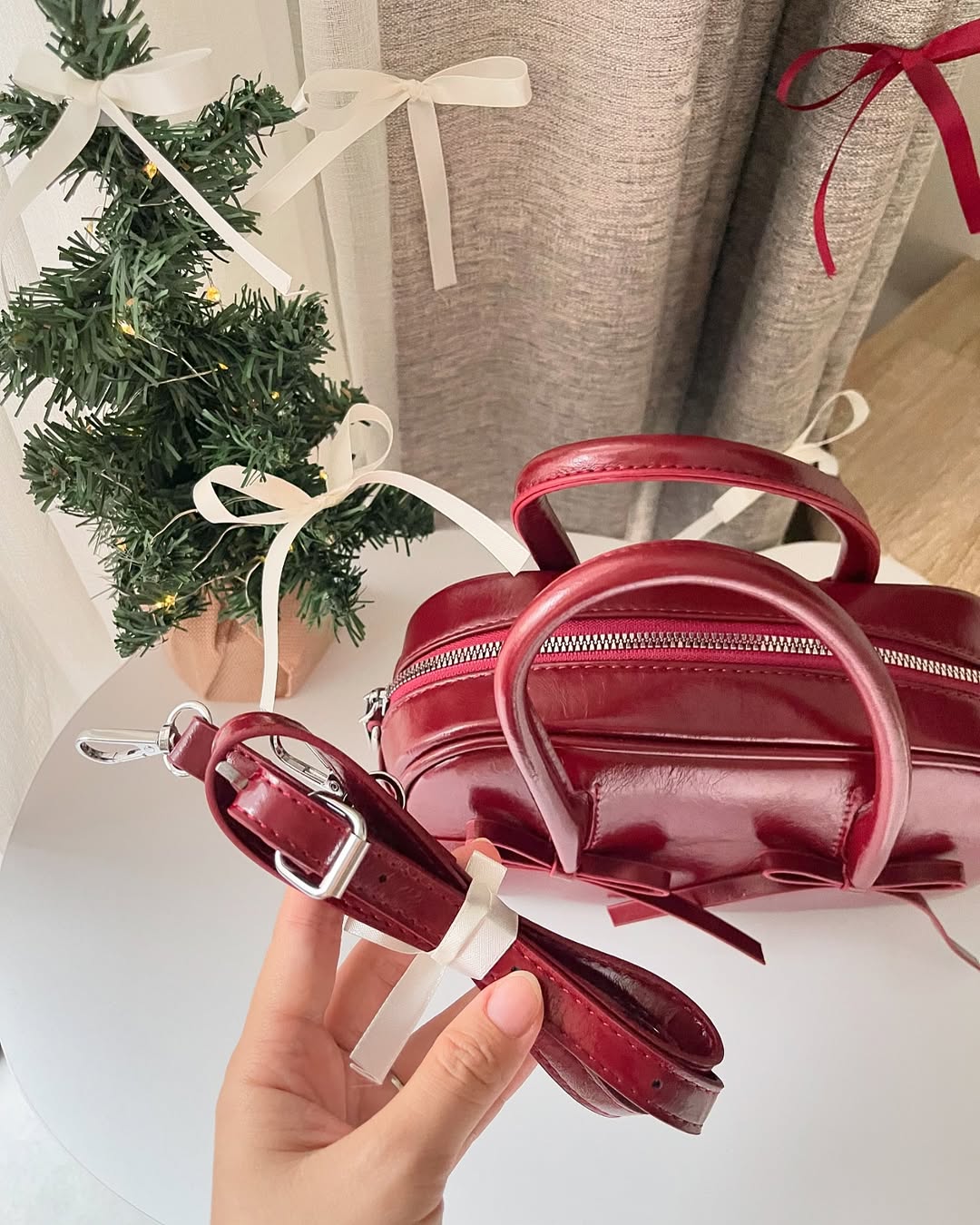 Small High Quality Handbag In Burgundy